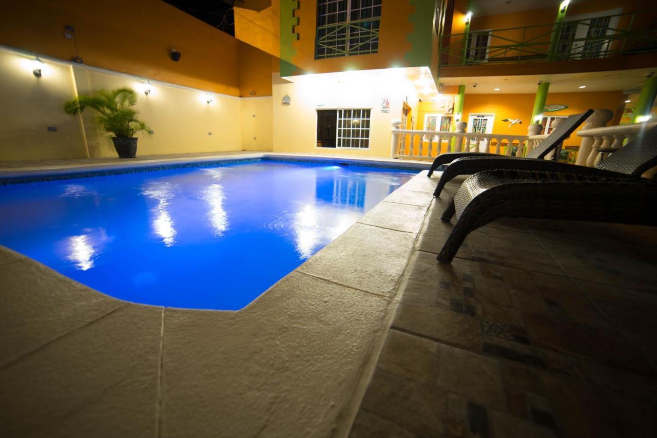Beverly'S Oasis Suites 斯卡伯勒 外观 照片