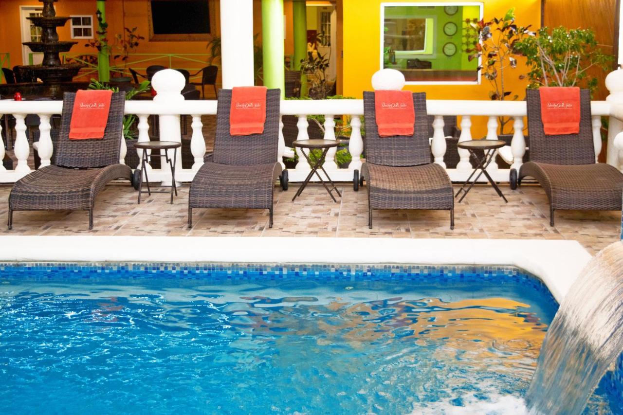 Beverly'S Oasis Suites 斯卡伯勒 外观 照片