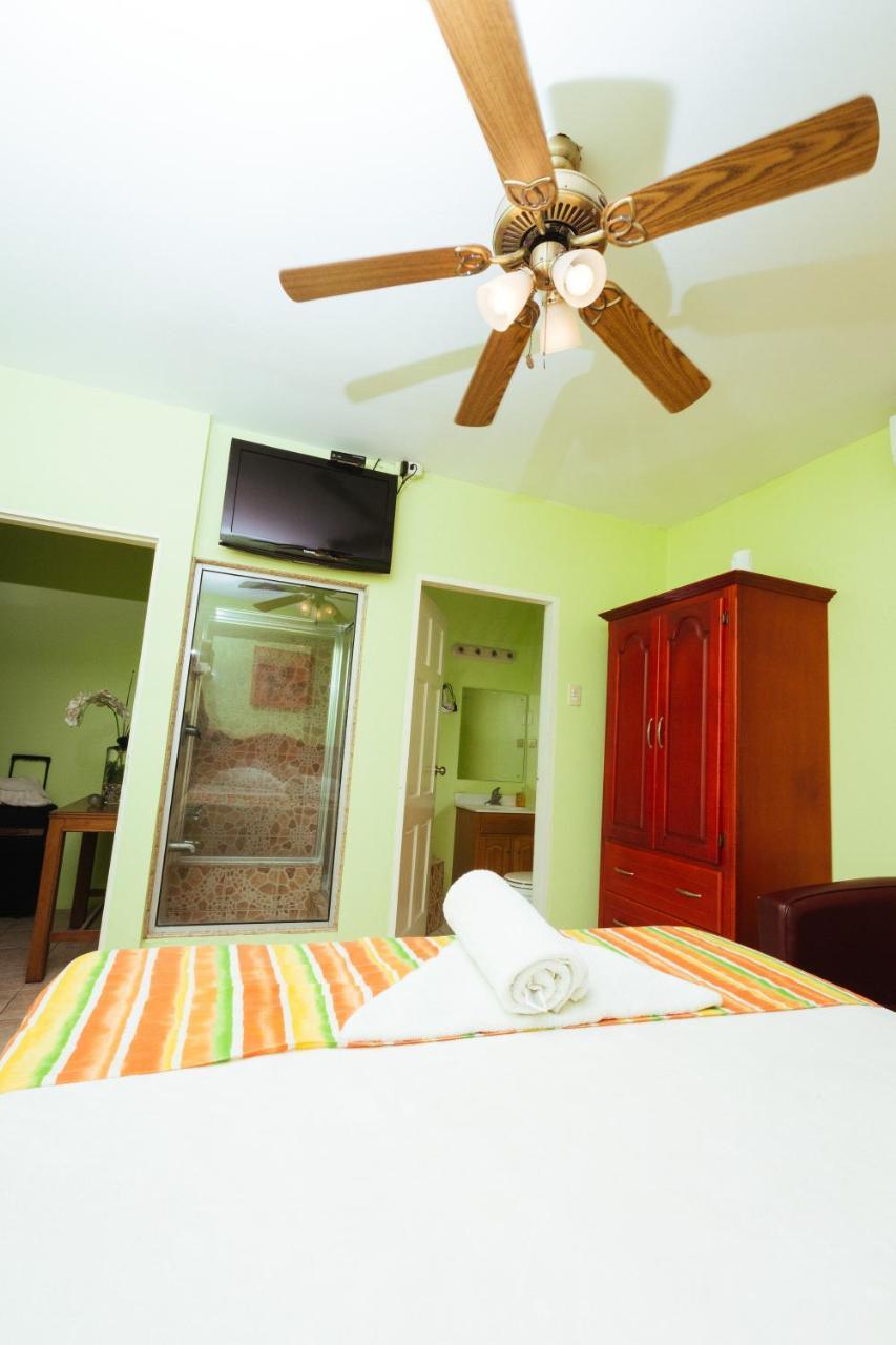 Beverly'S Oasis Suites 斯卡伯勒 外观 照片